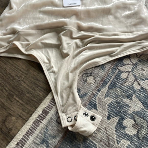 NWT - Express Body Contour - Picture 4 of 5